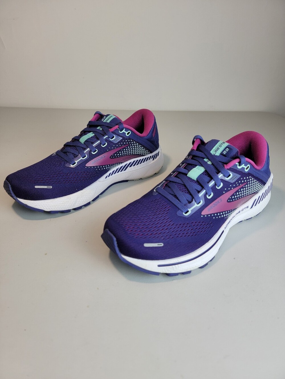 Brooks Adrenaline GTS 22 Women's Size 8.5M Running Shoes Purple Pink -No Insoles
